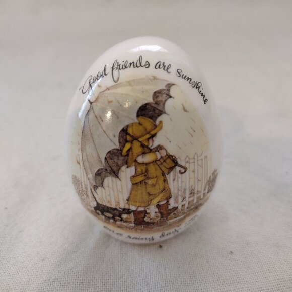 Vintage 1973 Holly Hobbie Good Friends are Sunshine On A Rainy Day Porcelain Egg - Picture 4 of 8